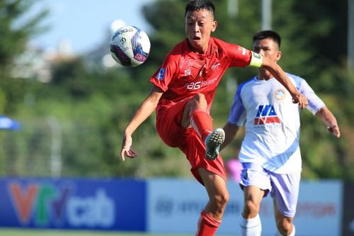 Bóng lăn trong tuần: Bóng đá 'phủi' vào vụ