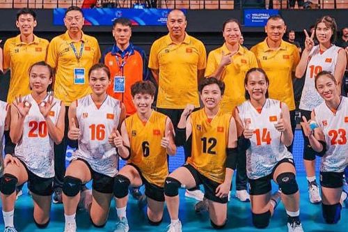 HLV Tuấn Kiệt dẫn dắt học trò 'giải mã' đội bóng chuyền 50 tỉ
