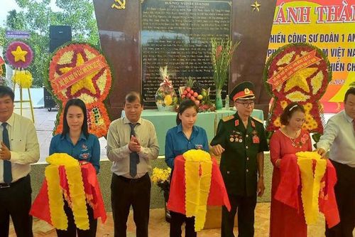 Khánh thành 'Đài Vinh danh chiến công-tưởng niệm Anh hùng liệt sĩ' tại Sóc Con Trăng