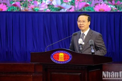 Chủ tịch nước Võ Văn Thưởng thăm Trường Đại học Khoa học xã hội và Nhân văn TP. Hồ Chí Minh