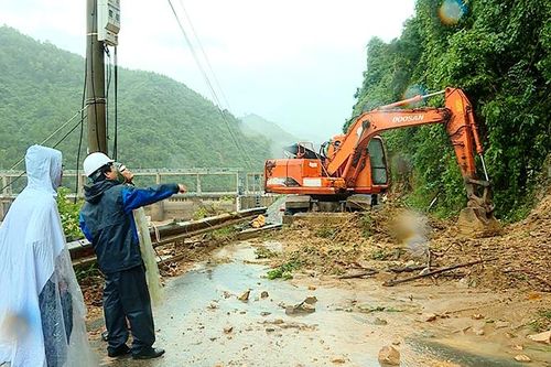 Đà Nẵng: Nhanh chóng xử lý khu vực sạt lở đèo La Ngà
