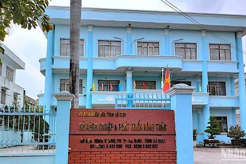 Đình chỉ chức vụ đối với Chánh thanh tra Sở Nông nghiệp và Phát triển nông thôn tỉnh Cà Mau bị khởi tố