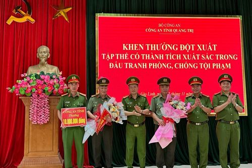 Công an tỉnh Quảng Trị thưởng nóng thành tích bắt giữ vụ tàng trữ 18.000 viên ma túy hồng phiến