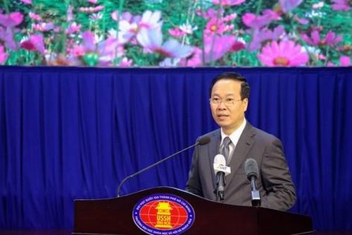 Chủ tịch nước Võ Văn Thưởng về thăm trường cũ, chúc mừng các thầy cô giáo nhân dịp 20/11