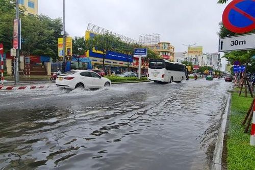 Đà Nẵng: Học sinh liên tục được nghỉ học do mưa lớn