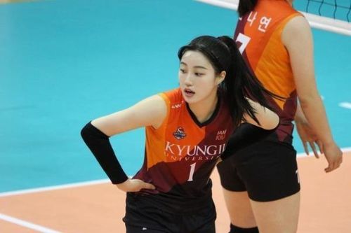 Xuất hiện 'hot girl bóng chuyền' gây sốt với ngoại hình 'miễn chê'