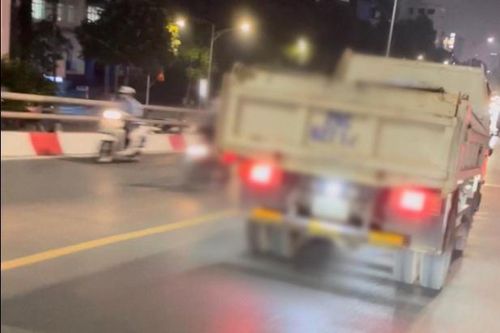 Hà Nội: Đi vào đường cấm, tài xế xe tải bị xử phạt nặng