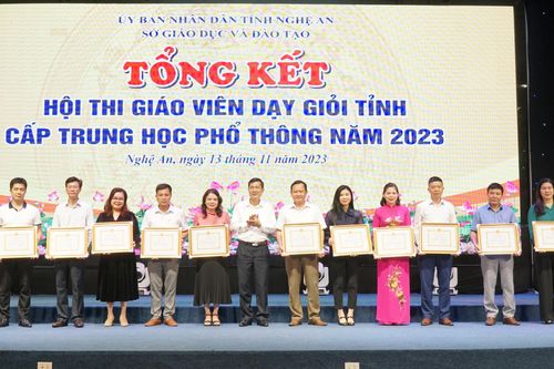 687 thầy cô được công nhận giáo viên dạy giỏi cấp THPT tỉnh Nghệ An