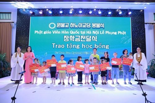 Phật giáo viên Hàn Quốc trao tặng 30 suất học bổng cho trẻ em nghèo