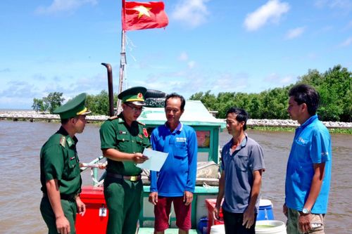 Nâng cao ý thức chấp hành pháp luật cho cán bộ, chiến sĩ và nhân dân khu vực biên giới