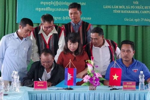 Nhịp cầu thúc đẩy giao lưu nhân dân trên địa bàn biên giới Tây Nguyên