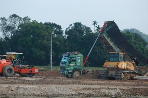 Nhộn nhịp trên công trường cao tốc Bắc - Nam phía Đông qua Hà Tĩnh