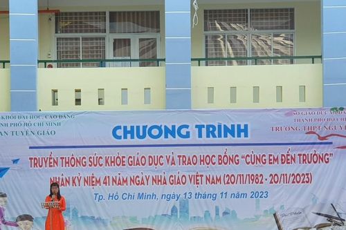 TP. HCM: Ban Tuyên giáo Đảng ủy khối Đại học, Cao đẳng trao 30 suất học bổng 'Cùng em đến trường' cho học sinh có hoàn cảnh khó khăn