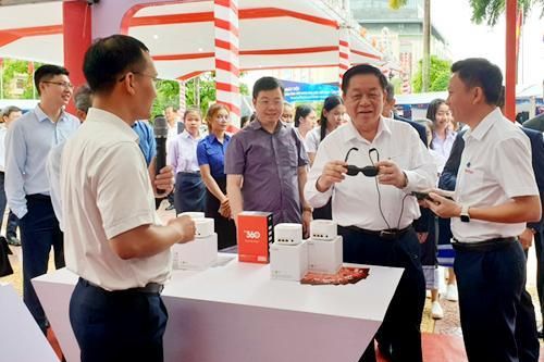 Trưởng Ban Tuyên giáo Trung ương Nguyễn Trọng Nghĩa làm việc tại Thừa Thiên Huế