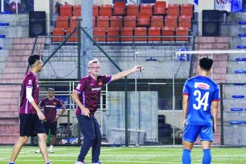 Sức ép ngàn cân với ông Troussier