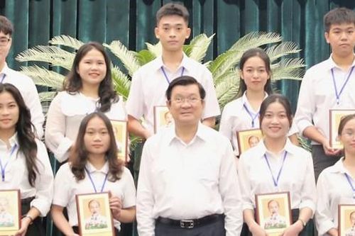 Nguyên Chủ tịch nước Trương Tấn Sang gửi lời tâm huyết đến bạn trẻ Hà Tĩnh