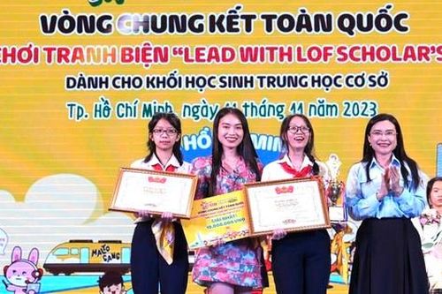 Học sinh đến từ TPHCM về nhất sân chơi tranh biện năm 2023