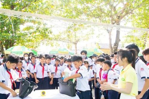 Học sinh hào hứng hưởng ứng chương trình 'Dinh dưỡng cân bằng cho thế hệ tương lai'
