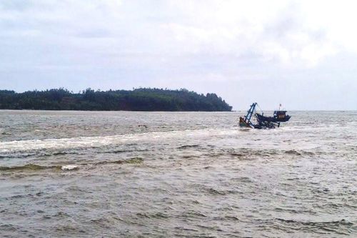 Chìm tàu trên biển, 5 ngư dân được cứu vớt