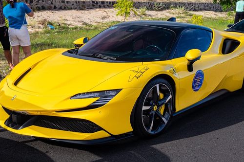 Ngắm Ferrari SF90 hơn 40 tỷ của đại gia Hoàng Kim Khánh độc lạ từ trong ra ngoài