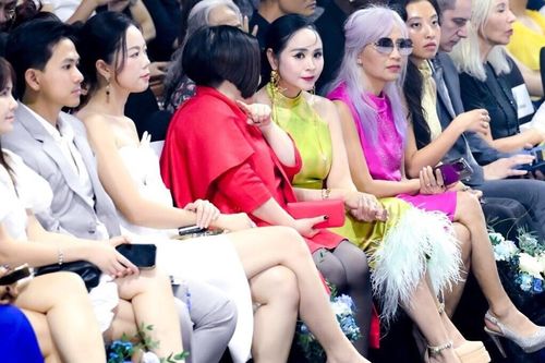 'Nữ hoàng hoa hồng' nổi bật trên thảm đỏ Vietnam International Fashion Week