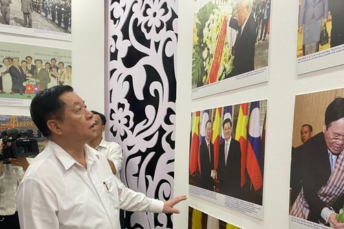 Triển lãm ảnh 'Ngày hội thắm tình hữu nghị đặc biệt Việt Nam - Lào năm 2023'