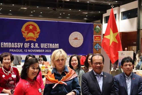 Việt Nam tham gia Ngày hội Từ thiện Quốc tế tại Séc