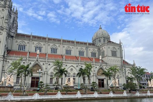 Về 'xứ sở nhà thờ' chiêm ngưỡng những thánh đường đẹp tựa cổ tích