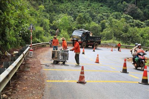 Sửa chữa nhiều đoạn, vị trí hư hỏng trên Quốc lộ 28