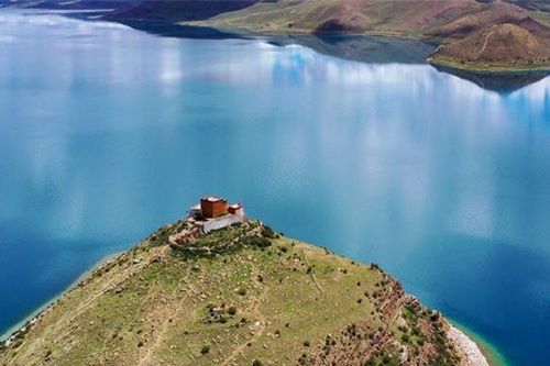 Khám phá ngôi chùa cô đơn nhất thế giới ở Tây Tạng