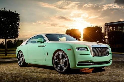 Vua nệm Mỹ mua cặp xe điện Rolls-Royce Spectre chỉ để giành kỷ lục