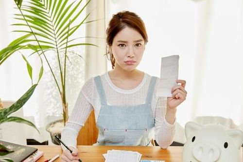 Lấy chồng nghèo, tôi cay đắng rơi vào cảnh 'đo lọ nước mắm, đếm củ dưa hành'