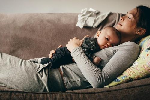 13 điều nên và không nên làm khi gia đình có người bị ốm