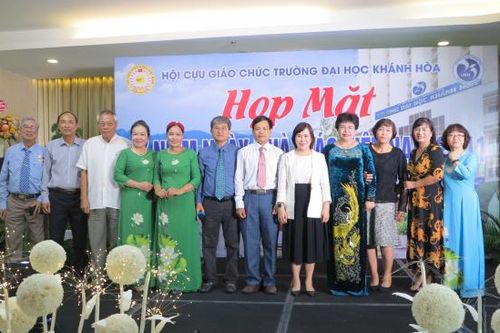 Hội Cựu giáo chức Trường Đại học Khánh Hòa: Họp mặt kỷ niệm Ngày Nhà giáo Việt Nam