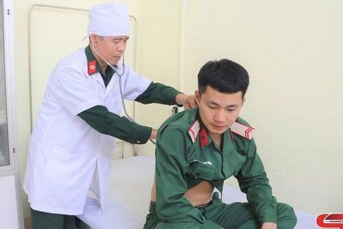 Bảo vệ và chăm sóc sức khỏe bộ đội