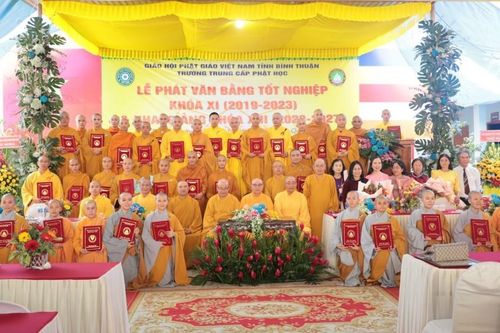 Bình Thuận: Trường Trung cấp Phật học tỉnh trao Bằng tốt nghiệp khóa XI và tổng khai giảng