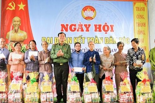 Chủ nhiệm Ủy ban Quốc phòng và An ninh Lê Tấn Tới dự Ngày hội Đại đoàn kết toàn dân tộc tại Khánh Hòa