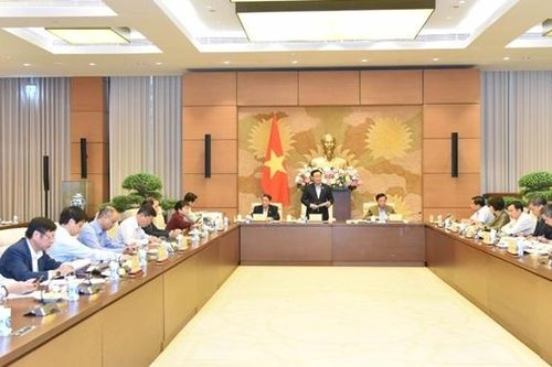 Chủ tịch Quốc hội Vương Đình Huệ chủ trì cuộc họp về dự thảo Nghị quyết áp dụng thí điểm chính sách hỗ trợ đầu tư trong lĩnh vực công nghệ cao