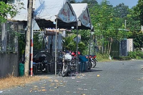 Người phụ nữ U60 tạt xăng đốt người tình rồi tự tử