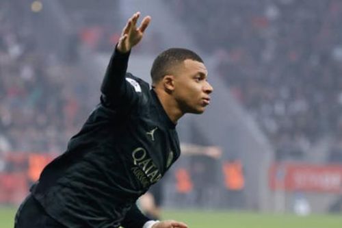 Mbappe lập hat-trick, PSG dẫn đầu tại Ligue 1