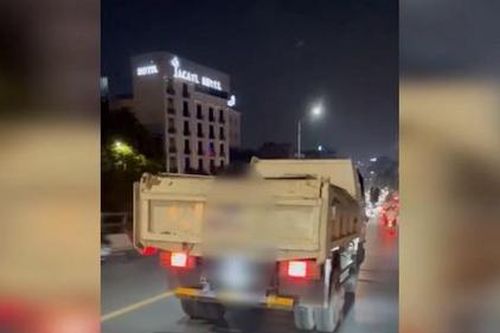 Phạt xe tải đi vào đường cấm từ clip phản ánh