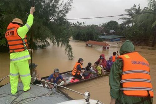 Bộ Công an yêu cầu khẩn trương ứng phó với mưa lũ, sạt lở đất ở miền Trung