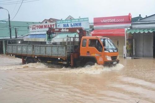 Quảng Nam: Mưa trắng trời, nước tràn vào nhà khiến người dân 'trở tay không kịp'