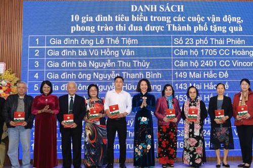 Phó Chủ tịch UBND thành phố Vũ Thu Hà dự Ngày hội Đại đoàn kết tại quận Hai Bà Trưng