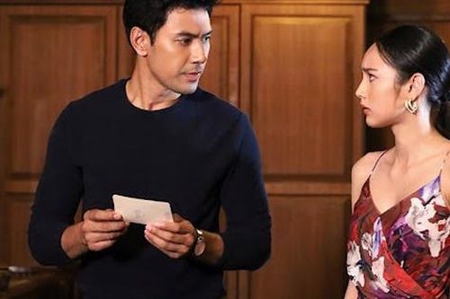Từ một ánh mắt lạ, vợ phát hiện ngay chồng ngoại tình, cách xử lý khiến anh ta run rẩy
