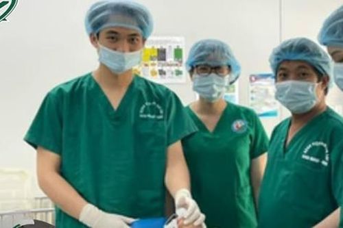 Hi Hữu: Trẻ 4 tuổi mọc răng trong khoang mũi