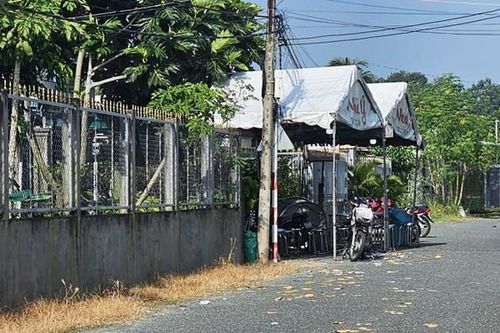 Người phụ nữ 59 tuổi tẩm xăng đốt người tình rồi tự tử