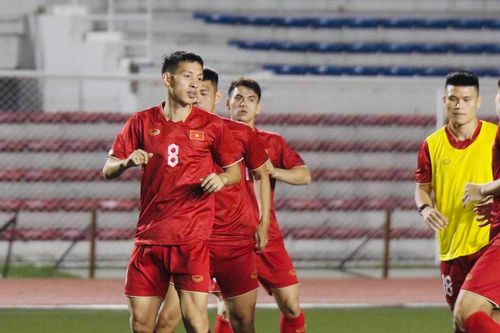 Tiền vệ Hùng Dũng: 'Mọi tuyển thủ đều phải cố gắng, vì không ai chắc suất cả'