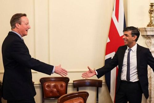 Cựu Thủ tướng David Cameron bất ngờ trở lại làm Ngoại trưởng Anh