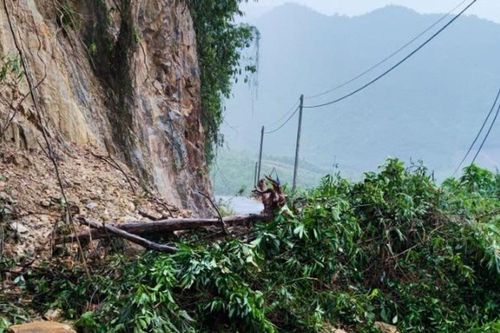 Miền Trung mưa to, nước sông lên cao
